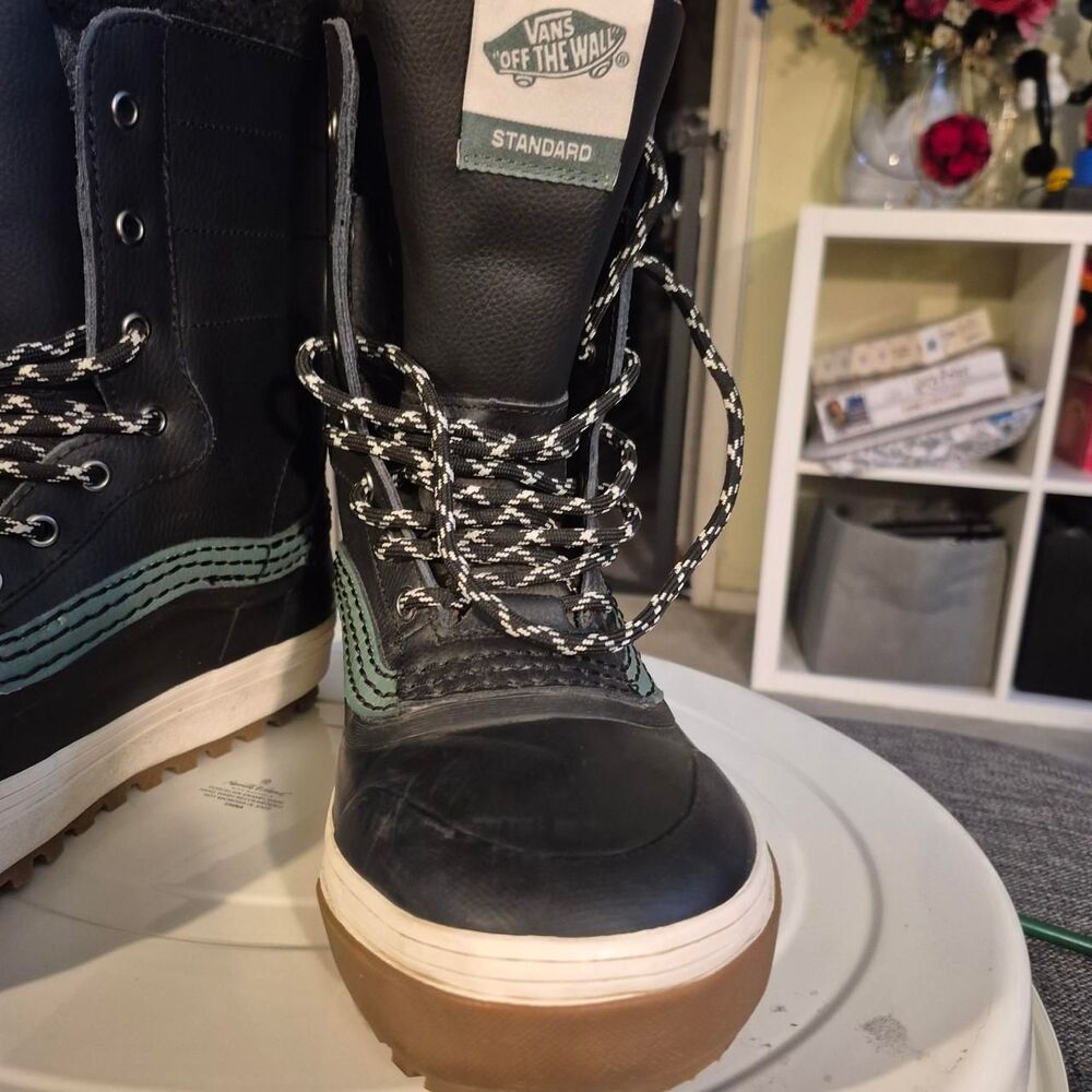 Vans Women's Multi Boots View 2